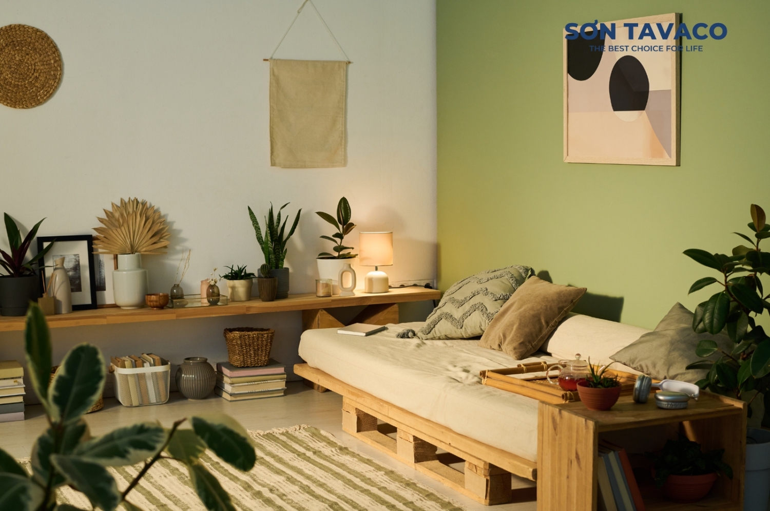 son nha mau xanh reu ket hop noi that go sang